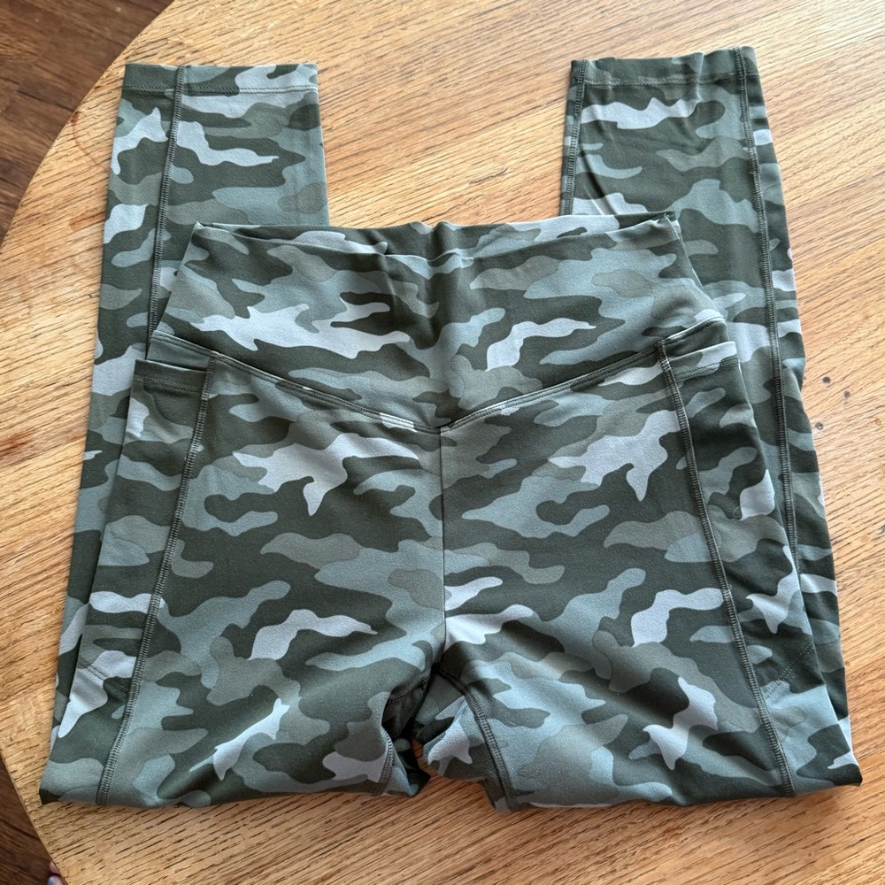 PINK Ultimate Camo Leggings 3/4 length